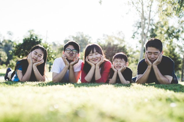 A smiling family.&nbsp;Image by Daniel Park from Pixabay.&nbsp;